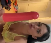 Camila Araújo chupando vários consolos