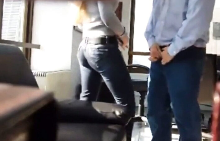 Boquete quente que termina em porra escorrendo