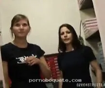 Sexo por dinheiro na escadaria do prédio