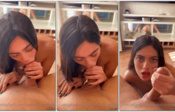 Ninfetinha Brenda Trindade chupando um pau enorme