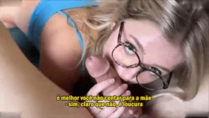 Porno com legenda comendo a irmã gordinha excitada, querendo mais e pedindo por mais, gemendo alto de prazer.