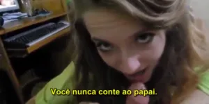 Vídeos de sexo legendado irmã flagrada assistindo pornô gostoso, querendo experimentar tudo que aprendeu no vídeo proibi