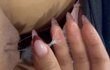 Caiu na net a Mel Bertoja tocando siririca