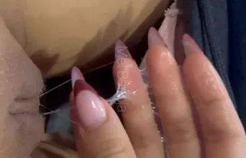 Caiu na net a Mel Bertoja tocando siririca, um vídeo quente que tá pegando fogo na galera. Lá, ela se entrega totalmente aos prazeres...