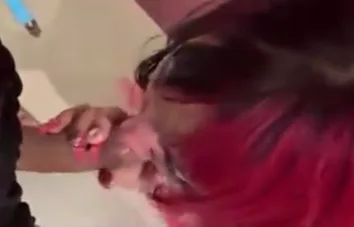 Belle Belinha pagando boquete na piscina