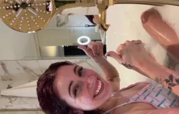Catarina Paolino caiu na net tomando banho