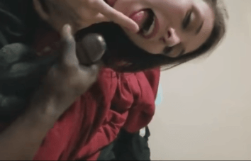 Gozando na boca da amiga da namorada