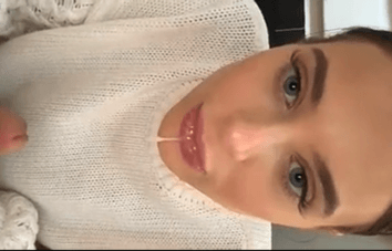 Lana Rhoades chupou um fã