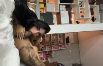 Mc Mirella caiu na net fazendo garganta profunda