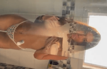 Mc Pipokinha flagrada no banho