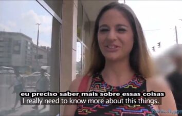 Anal legendado Peituda colocou o pau do desconhecido no cu