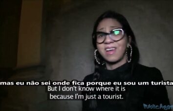 Legendadoporn turista roubada recebeu ajuda e transou com o agente