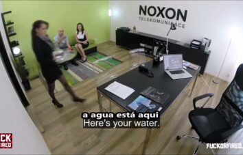 Porn com legenda funcionária safada transou para não perder a venda