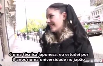 Pornô legenda morena se entregou ao massagista safado