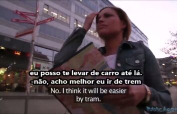 Sex legendado gatinha perdida agradeceu a ajuda com sexo no carro e retribuiu chupando bem gostoso antes de levar rola bem fundo no banco de trás.